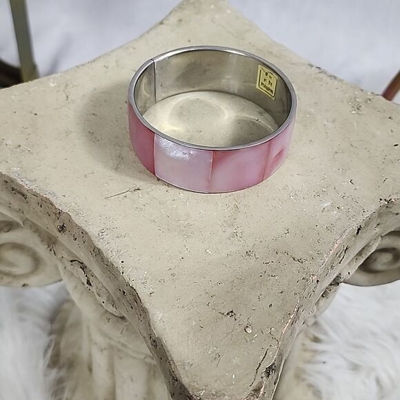 Vintage Pink Mother of Pearl Bangle - Picture 5 of 6